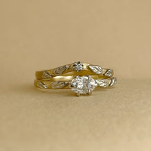 Load image into Gallery viewer, Rose leaves - Curved wedding band
