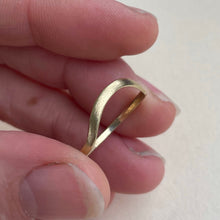 Load image into Gallery viewer, Yellow gold- 2mm and 4mm - High arch rustic wedding band set
