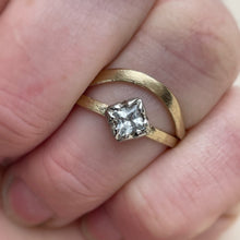 Load image into Gallery viewer, Yellow gold- 2mm and 4mm - High arch rustic wedding band set