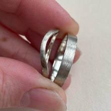 Load image into Gallery viewer, White gold - 2mm and 4mm - High arch rustic wedding band set