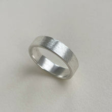 Load image into Gallery viewer, 925 - 6mm - Rustic wedding band