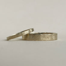 Load image into Gallery viewer, Yellow gold- 2mm and 4mm - Rustic wedding band set