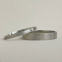 Load image into Gallery viewer, White gold - 2mm and 4mm - Rustic wedding band set