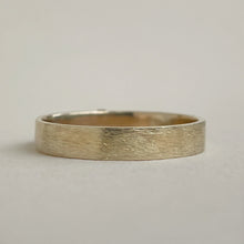 Load image into Gallery viewer, Yellow gold- 2mm and 4mm - Rustic wedding band set