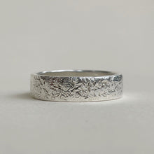 Load image into Gallery viewer, 925 - 6mm - Hammered wedding band