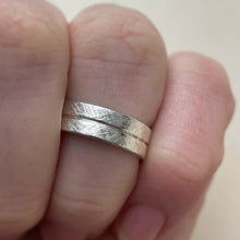 Load image into Gallery viewer, 925 - 6mm - Crisscross wedding band