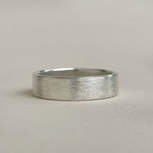 Load image into Gallery viewer, 925 - Rustic Wedding Band Set - 4mm and 6mm -  Silver