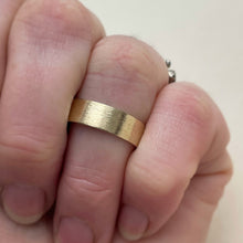 Load image into Gallery viewer, Yellow gold - 4mm and 6mm - Rustic wedding band set