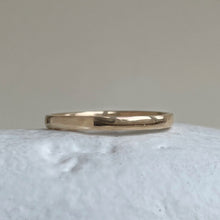 Load image into Gallery viewer, Yellow gold- 2mm and 4mm - Polished finish wedding band set