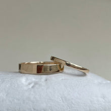 Load image into Gallery viewer, Yellow gold- 2mm and 4mm - Polished finish wedding band set