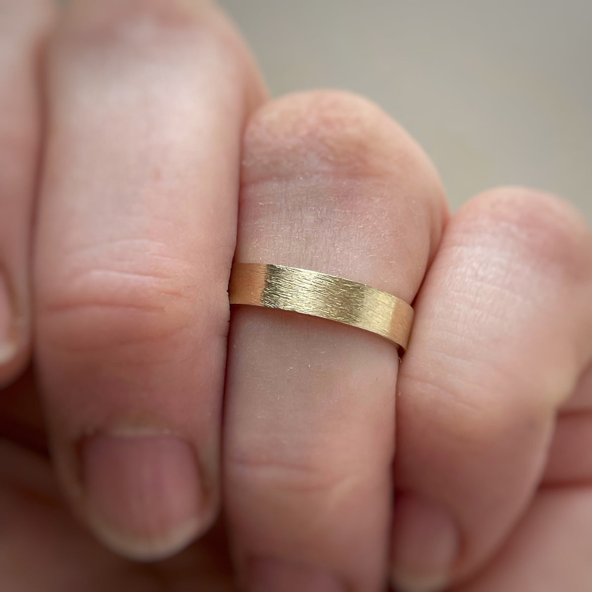 Yellow gold- 2mm and 4mm - Rustic wedding band set – Bobbi's Jeweller