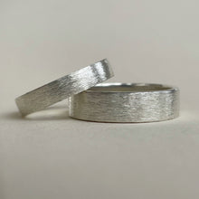 Load image into Gallery viewer, 925 - Rustic Wedding Band Set - 4mm and 6mm -  Silver