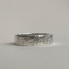 Load image into Gallery viewer, 925 - 6mm - Hammered wedding band