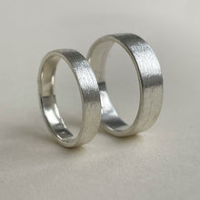 Load image into Gallery viewer, 925 - Rustic Wedding Band Set - 4mm and 6mm -  Silver