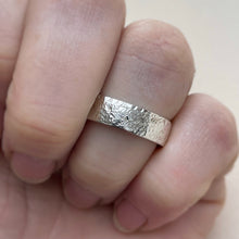 Load image into Gallery viewer, 925 - Hammered Wedding Band Set - 4mm and 6mm - Silver