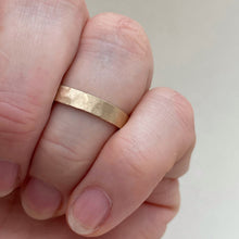 Load image into Gallery viewer, Yellow gold- 2mm and 4mm - Hammered brush finish wedding band set