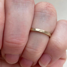 Load image into Gallery viewer, Yellow gold- 2mm and 4mm - Hammered brush finish wedding band set