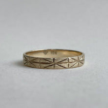 Load image into Gallery viewer, Geometric Male engagement ring - 4mm - yellow gold - 10kt