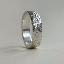 Load image into Gallery viewer, 925 - Hammered Wedding Band Set - 4mm and 6mm - Silver