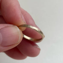 Load image into Gallery viewer, Yellow gold- 2mm and 4mm - Hammered brush finish wedding band set