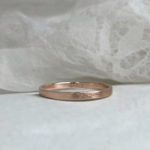 Rose gold - 2mm and 4mm - Rustic wedding band set