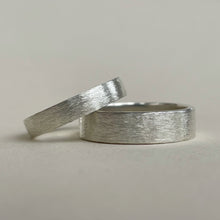 Load image into Gallery viewer, 925 - Rustic Wedding Band Set - 4mm and 6mm -  Silver