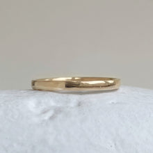 Load image into Gallery viewer, Yellow gold - 2mm - Traditional polished wedding ring
