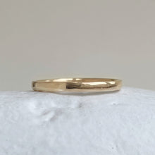Load image into Gallery viewer, Yellow gold - 2mm - Traditional polished wedding ring