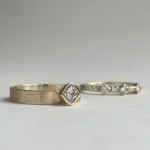 Load image into Gallery viewer, Made to order - Golden Princess - yellow gold engagement ring
