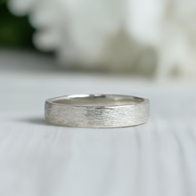 Load image into Gallery viewer, 925 - 4mm - Rustic wedding band
