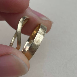 Yellow gold- 2mm and 4mm - High arch rustic wedding band set