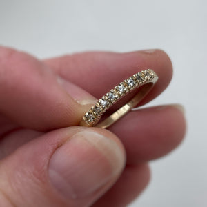Yellow gold - Halve eternity ring - White sapphires