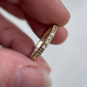 Yellow gold - Halve eternity ring - White sapphires