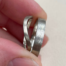 Load image into Gallery viewer, White gold - 2mm and 4mm - High arch rustic wedding band set
