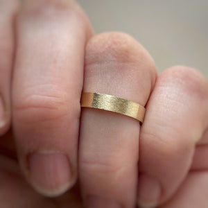 Yellow gold- 2mm and 4mm - High arch rustic wedding band set