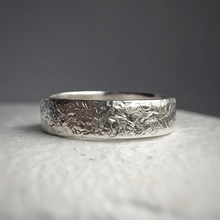 Load image into Gallery viewer, 925 - Hammered wedding band - rustic sterling silver wedding band - Wedding band - Men’s wedding bands - Rustic wedding ring
