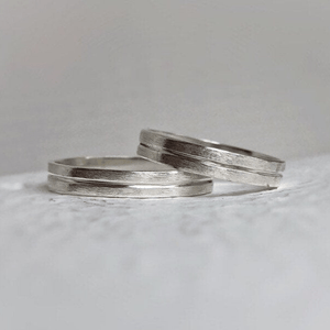 Rustic wedding band set - Wedding bands his and hers - Wedding bands - Handcrafted in ethically sourced sterling silver - Men’s wedding bands.