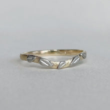 Load image into Gallery viewer, Rose leaves - Curved wedding band
