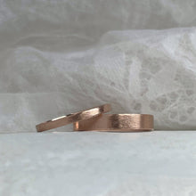 Load image into Gallery viewer, Rose gold - 2mm and 4mm - Rustic wedding band set
