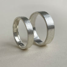 Load image into Gallery viewer, 925 - Rustic Wedding Band Set - 4mm and 6mm -  Silver
