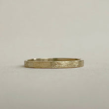 Load image into Gallery viewer, Yellow gold - 2mm - Rustic wedding ring
