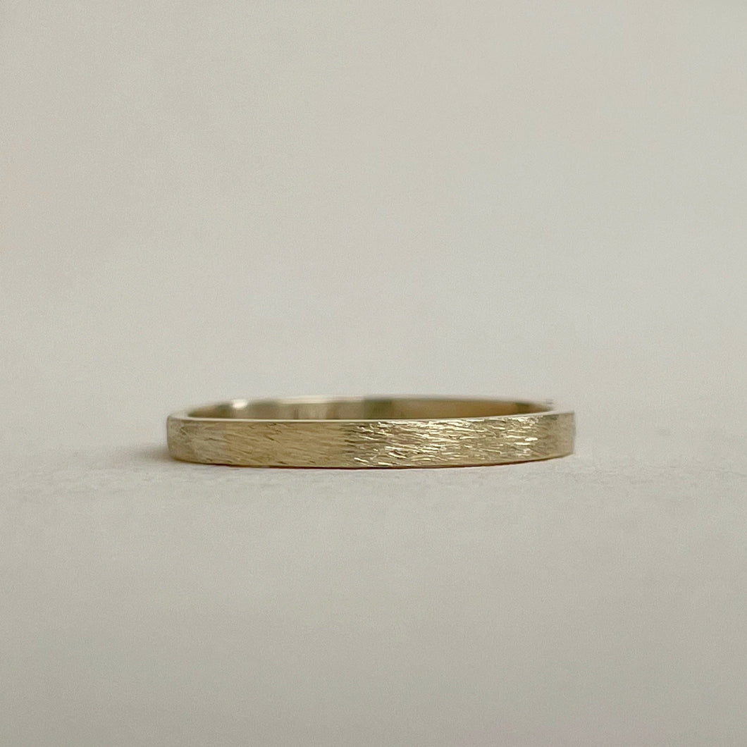 Yellow gold - 2mm - Rustic wedding ring