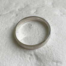 Load image into Gallery viewer, Close-up of the freestyle hammered texture on the brushed textured wedding band
