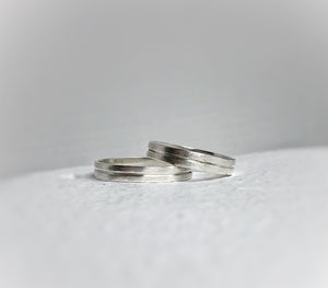 Rustic wedding band set - Wedding bands his and hers - Wedding bands - Handcrafted in ethically sourced sterling silver - Men’s wedding bands.